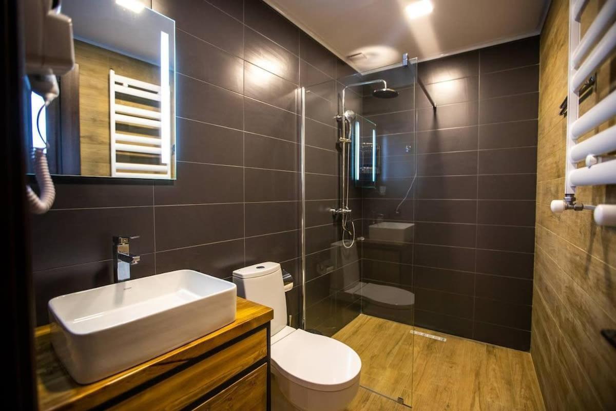 3Br Apt W Huge Terrace & Magnificent Views Tbilisi Eksteriør billede