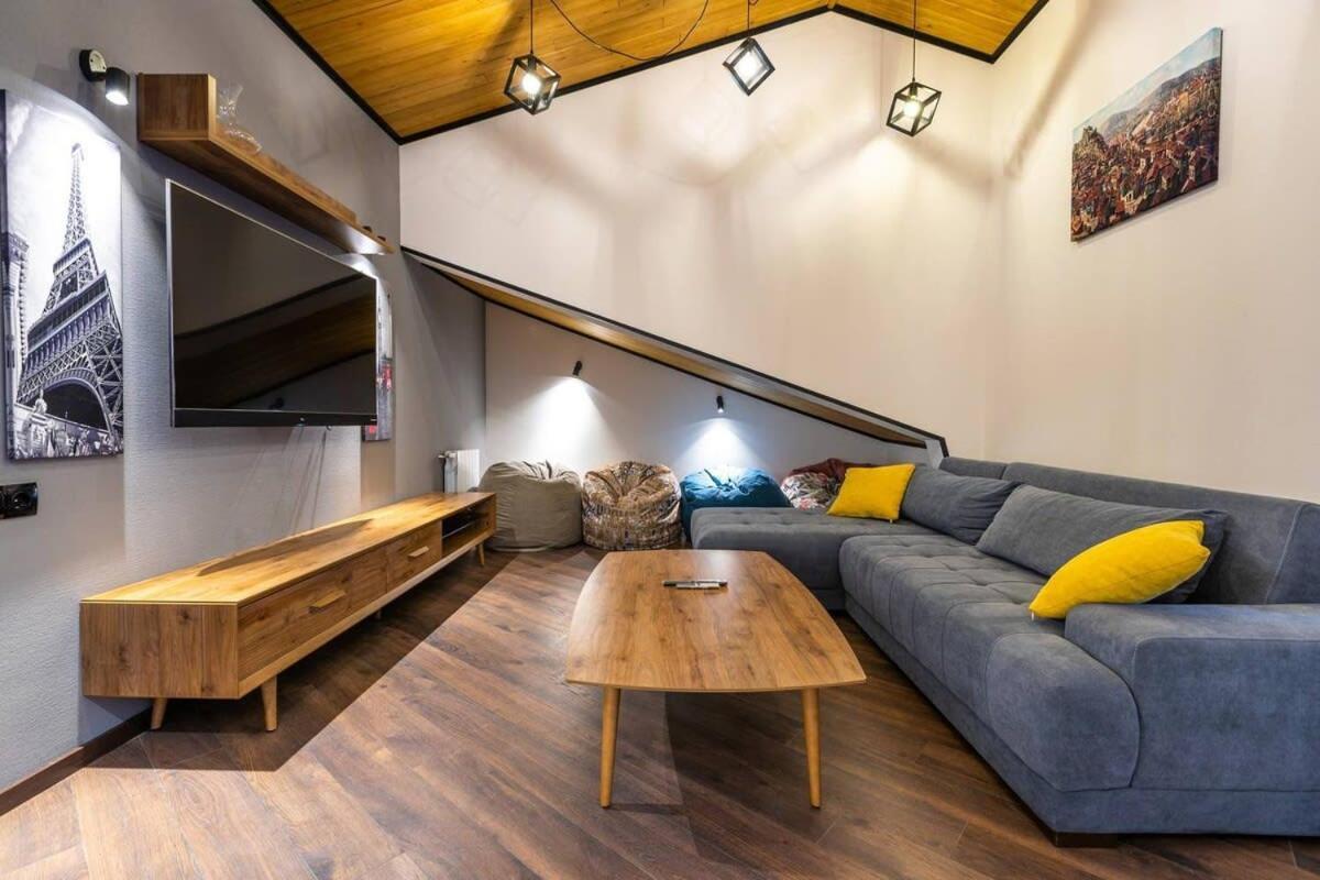 3Br Apt W Huge Terrace & Magnificent Views Tbilisi Eksteriør billede