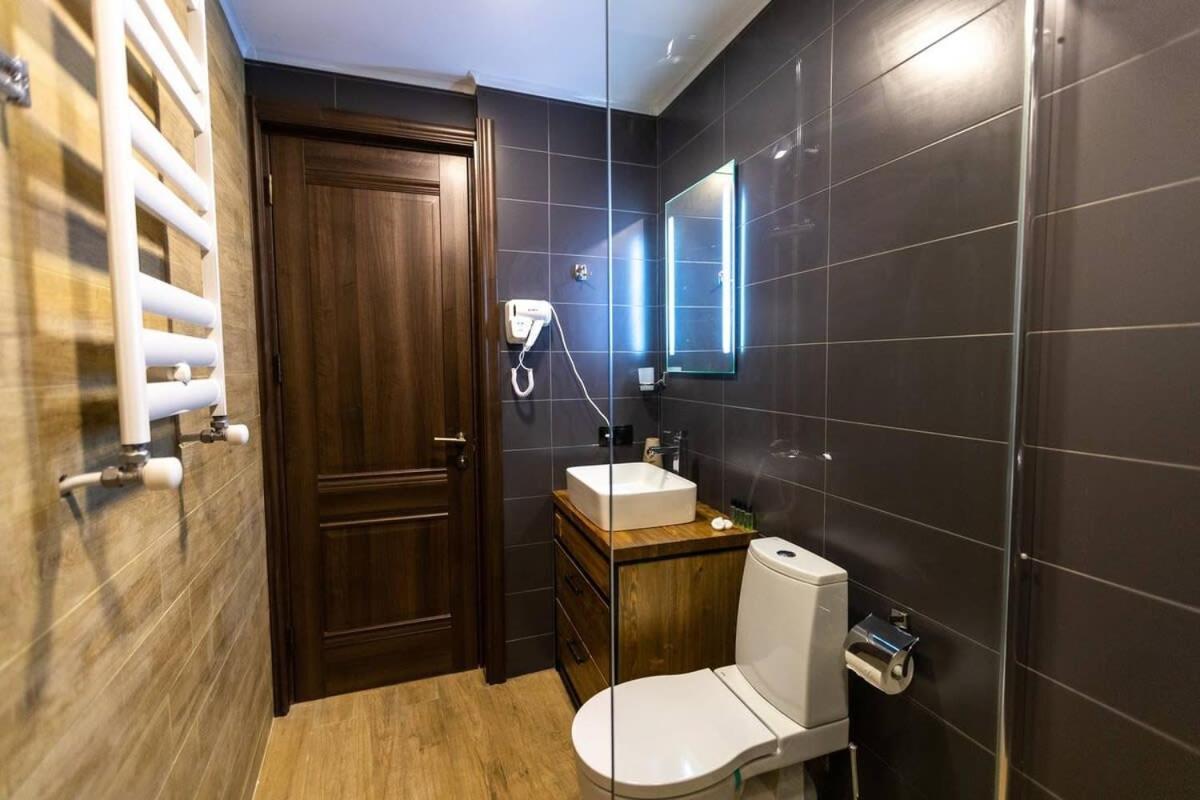 3Br Apt W Huge Terrace & Magnificent Views Tbilisi Eksteriør billede