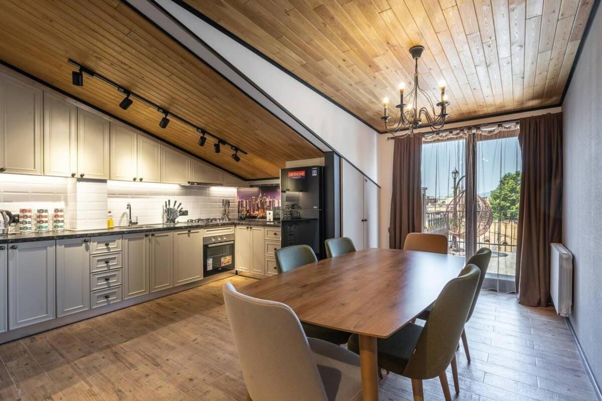 3Br Apt W Huge Terrace & Magnificent Views Tbilisi Eksteriør billede