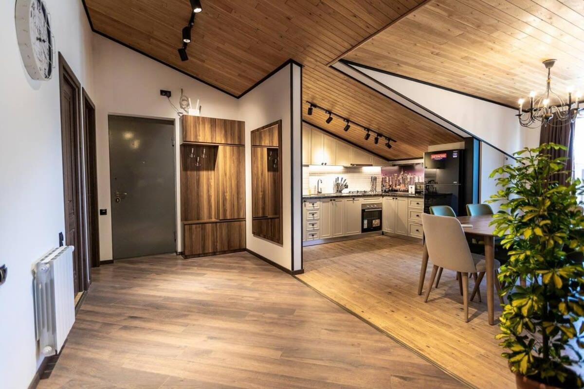 3Br Apt W Huge Terrace & Magnificent Views Tbilisi Eksteriør billede
