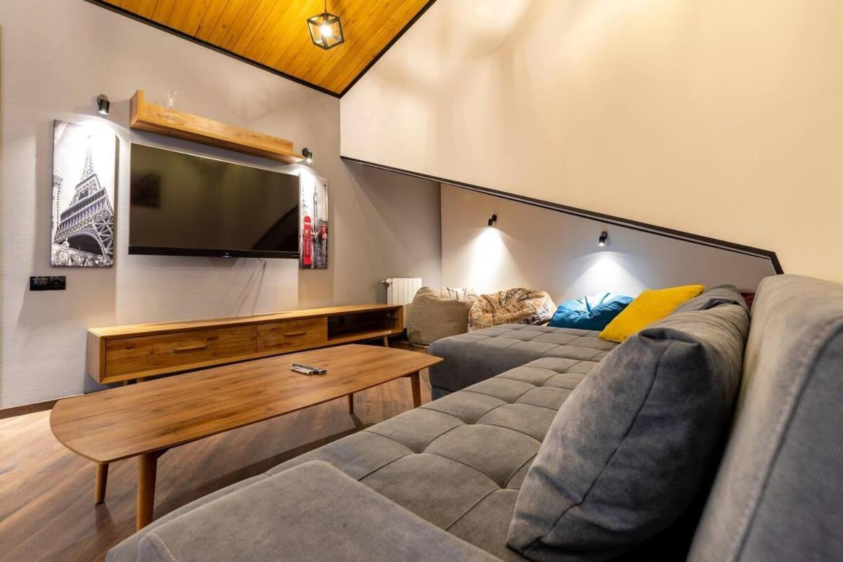 3Br Apt W Huge Terrace & Magnificent Views Tbilisi Eksteriør billede