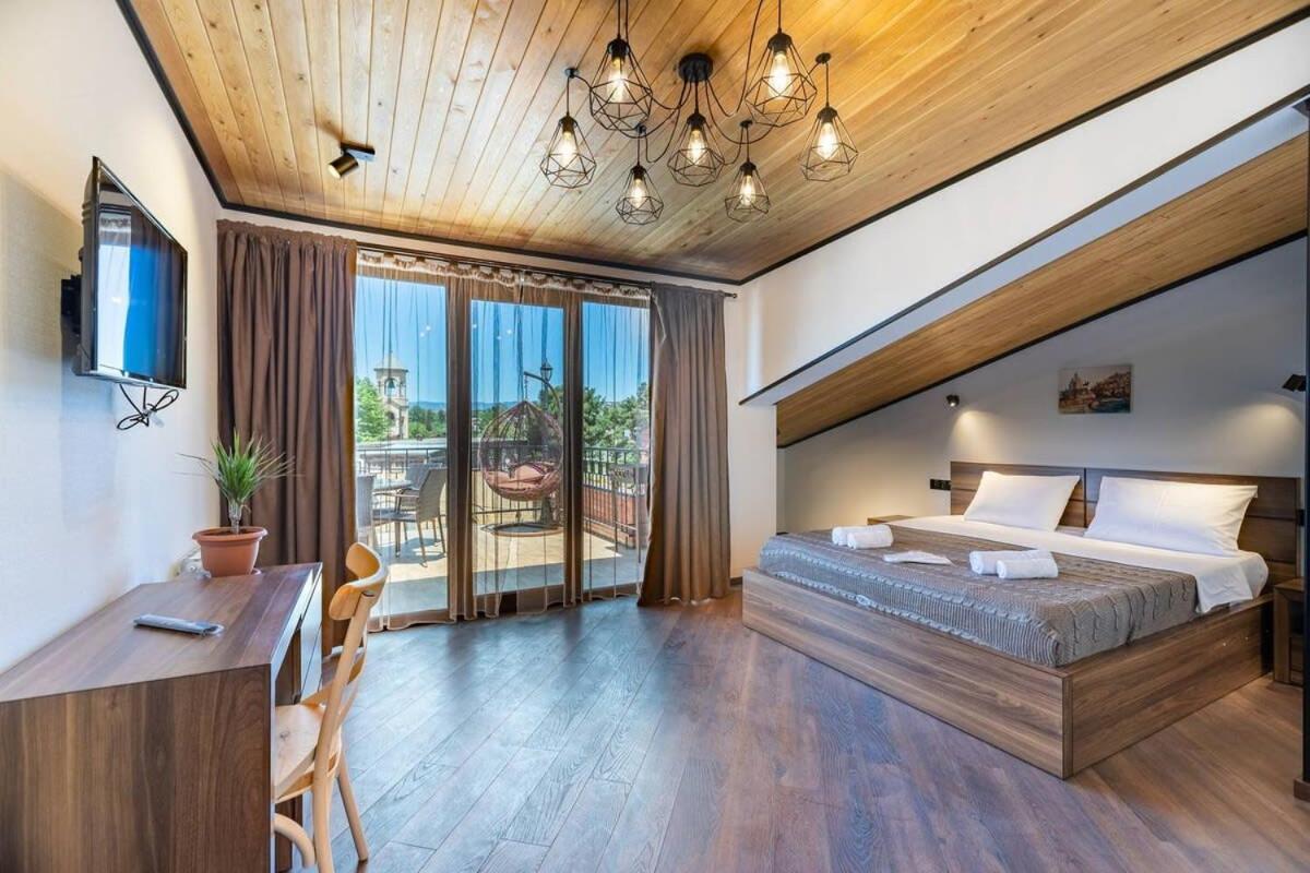 3Br Apt W Huge Terrace & Magnificent Views Tbilisi Eksteriør billede