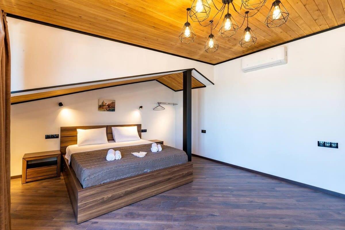 3Br Apt W Huge Terrace & Magnificent Views Tbilisi Eksteriør billede