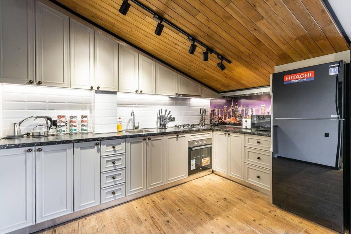 3Br Apt W Huge Terrace & Magnificent Views Tbilisi Eksteriør billede