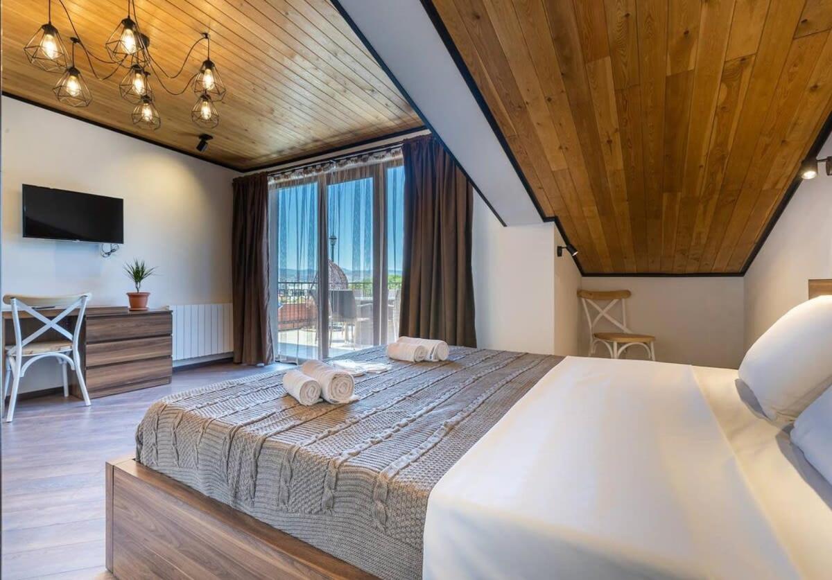 3Br Apt W Huge Terrace & Magnificent Views Tbilisi Eksteriør billede